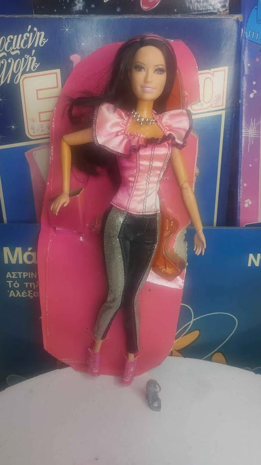 Συλλεκτική Barbie Fashionistas Raquelle – 2011 ✨
