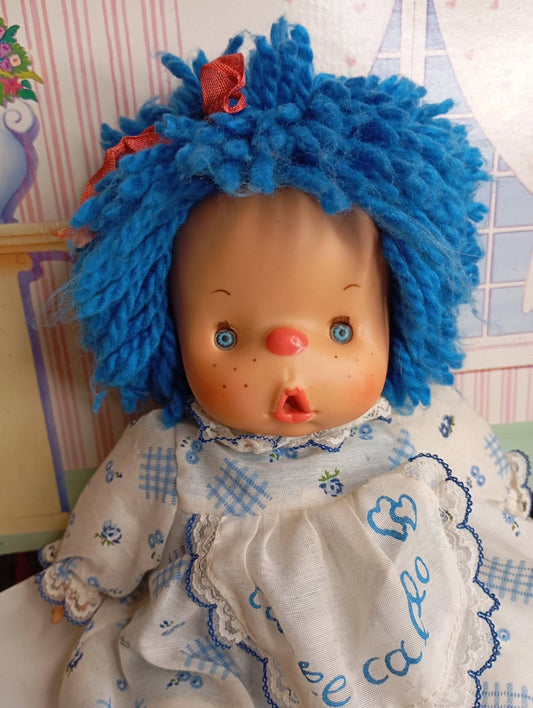 Mπλε πανέμορφη Παταπούφα "η κούκλα με την ζεστή καρδιά " της el greco της δεκαετίας του 80 στα 32cm το μεσαίο μέγεθος.