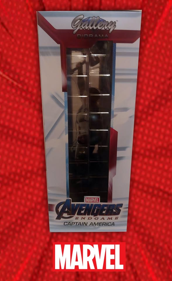 Φιγούρα Marvel Gallery Avengers Endgame με τον Captain America να Ανασηκώνει το σφυρί του Thor.