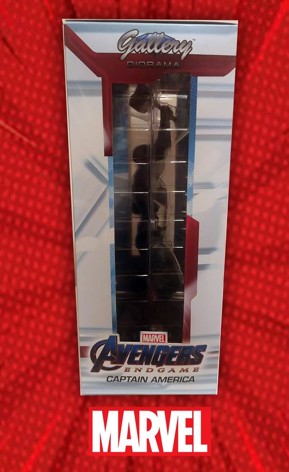 Φιγούρα Marvel Gallery Avengers Endgame με τον Captain America να Ανασηκώνει το σφυρί του Thor.