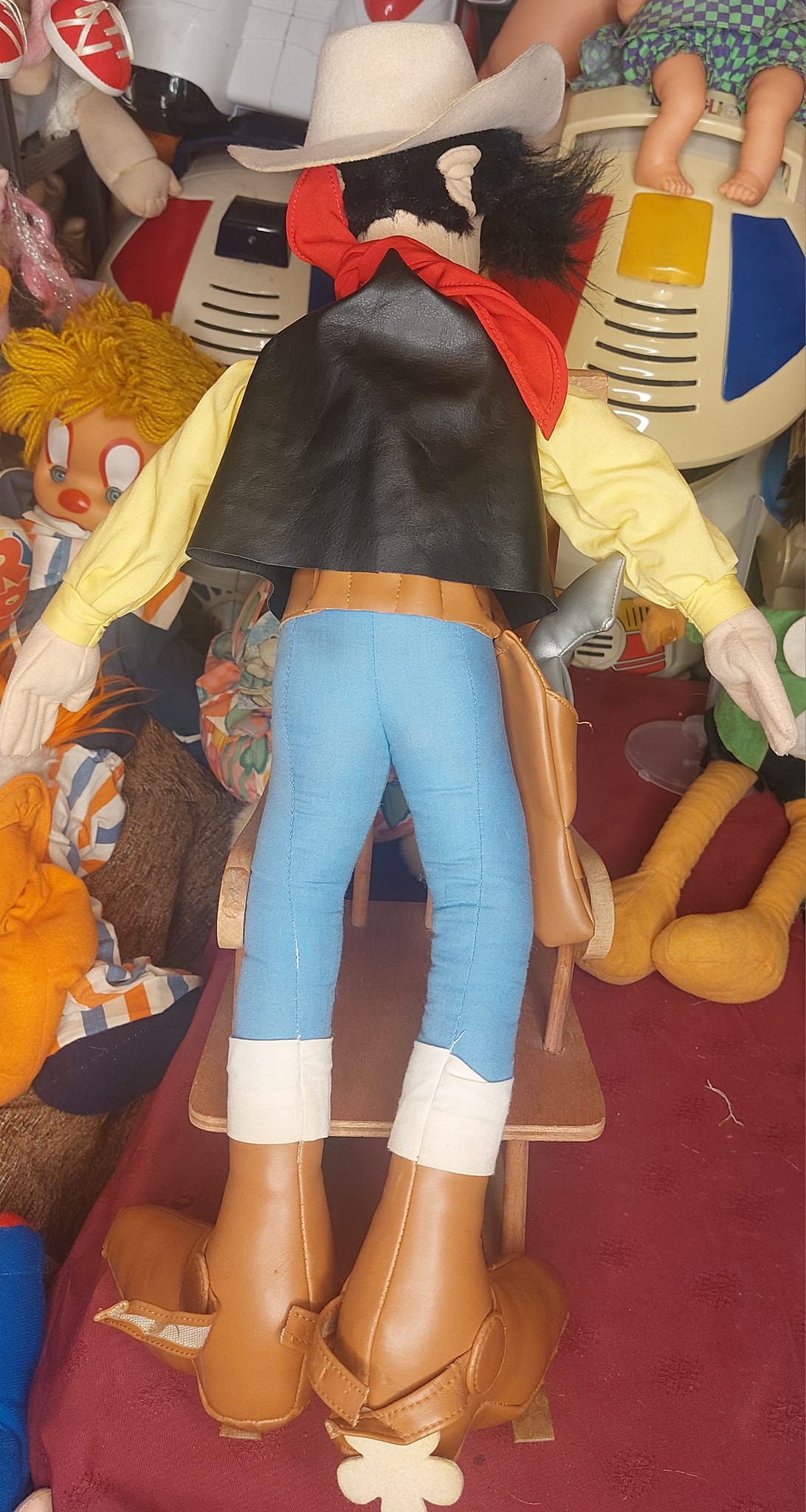 Συλλεκτική λούτρινη φιγούρα **Λούκυ Λουκ**, παραγωγής Mühleck (1995), ύψους περίπου 60 εκ