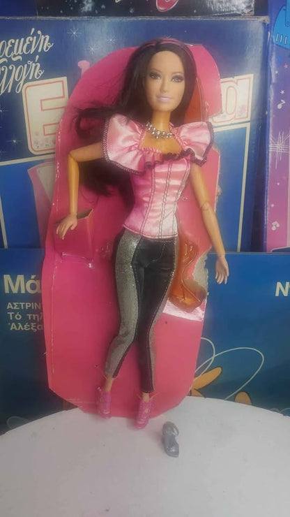Συλλεκτική Barbie Fashionistas Raquelle – 2011 ✨