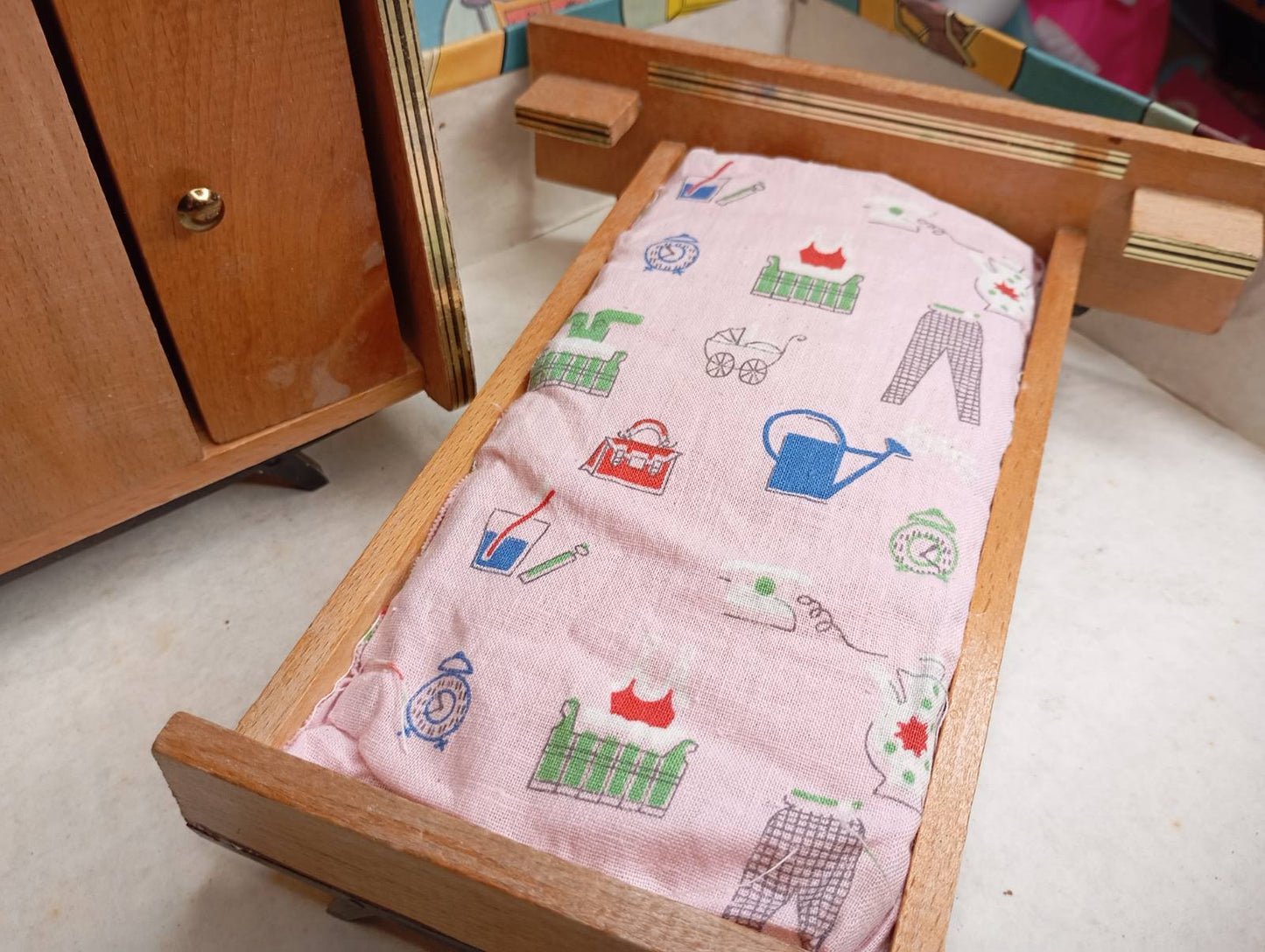 Vintage Ξύλινο Σετ Κρεβατοκάμαρας Κούκλας – 1960s/1970s – Με Κουτί