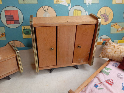 Vintage Ξύλινο Σετ Κρεβατοκάμαρας Κούκλας – 1960s/1970s – Με Κουτί