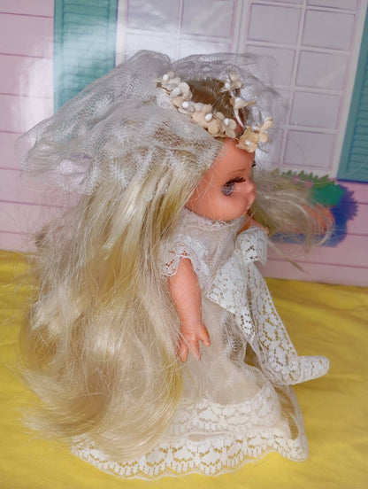 Βάνα, η πολυαγαπημένη vintage κούκλα από τη σειρά "Νυφούλες" της El Greco