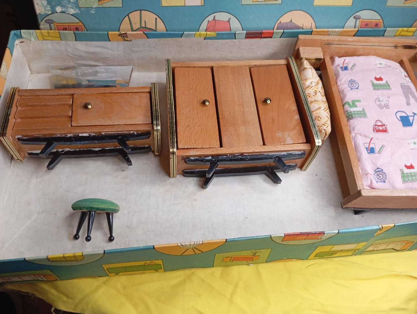 Vintage Ξύλινο Σετ Κρεβατοκάμαρας Κούκλας – 1960s/1970s – Με Κουτί