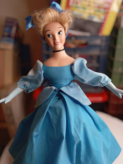 Πορσελάνινη Συλλεκτική Κούκλα Disney – Σταχτοπούτα 40cm (16") – Αριθμημένη ✨