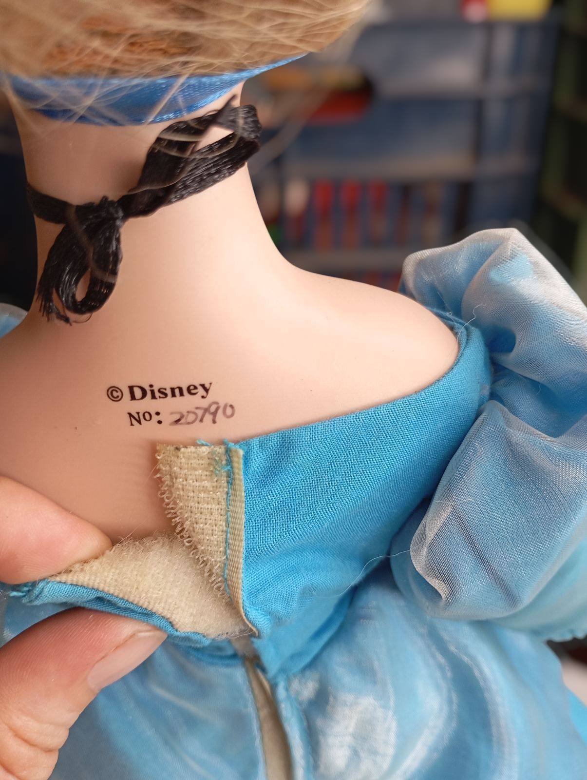 Πορσελάνινη Συλλεκτική Κούκλα Disney – Σταχτοπούτα 40cm (16") – Αριθμημένη ✨