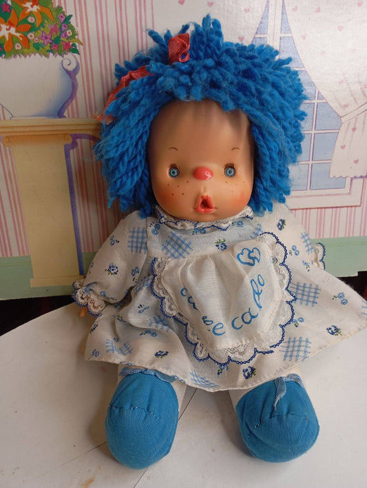 Mπλε  πανέμορφη Παταπούφα  "η κούκλα με την ζεστή καρδιά " της el greco της δεκαετίας του 80 στα 32cm το μεσαίο μέγεθος.